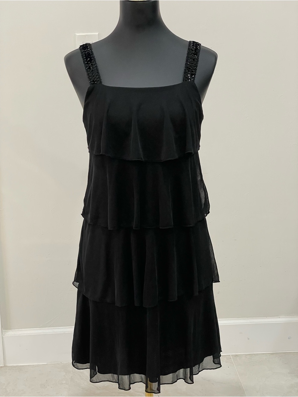 EnFocus Studio Black Tiered Ruffle Cocktail Dress Sequin Straps Size 8